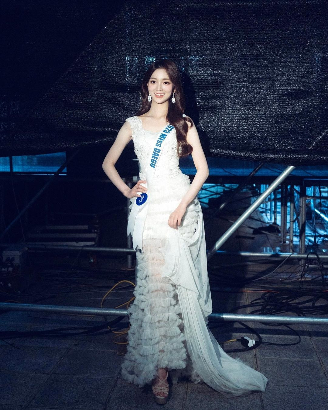 Đương kim Hoa hậu Trái Đất 2023 là người đẹp Mina Sue Choi nên nhan sắc của Jang Da-yeon càng được chú ý. Việc người kế nhiệm đã giành được thành tích cao trên đấu trường sắc đẹp quốc tế được coi là áp lực với Jang Da-yeon.