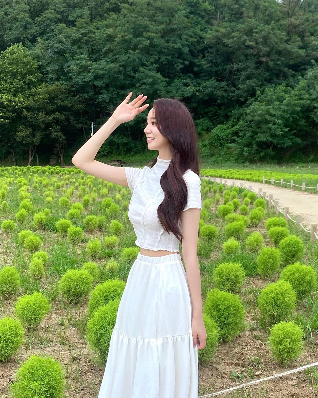 Jang Da-yeon có vẻ đẹp dịu dàng. Ngoài đời cô ưa chuộng phong cách ăn mặc duyên dáng.