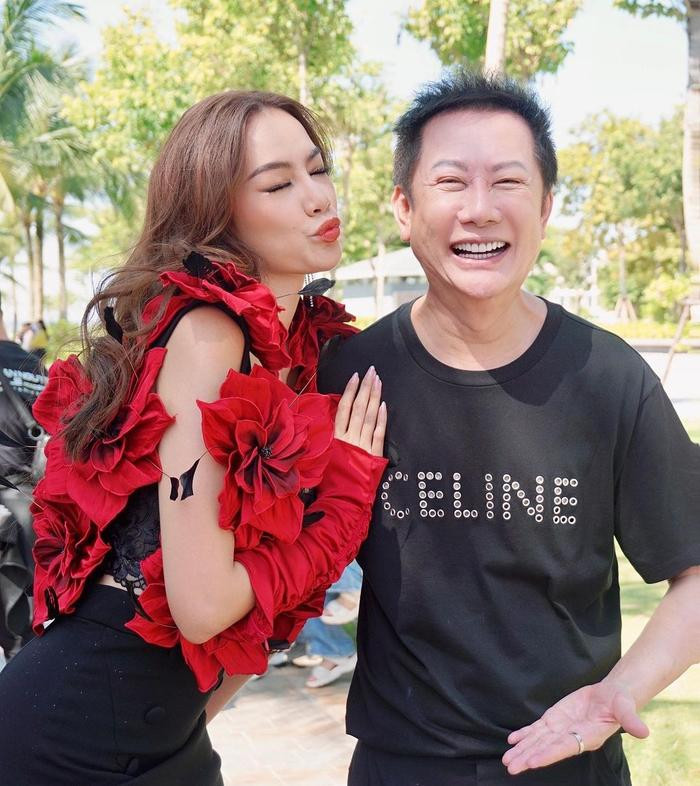 Ông Nawat cùng Lê Hoàng Phương và đại diện Myanmar.