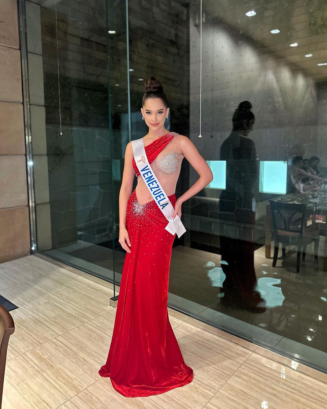 Trong quá trình tham dự Hoa hậu Quốc tế 2023, Andrea Rubio luôn nổi bật với những trang phục sang trọng, lộng lẫy. Cô cũng có kỹ năng trang điểm, làm tóc chuyên nghiệp.
