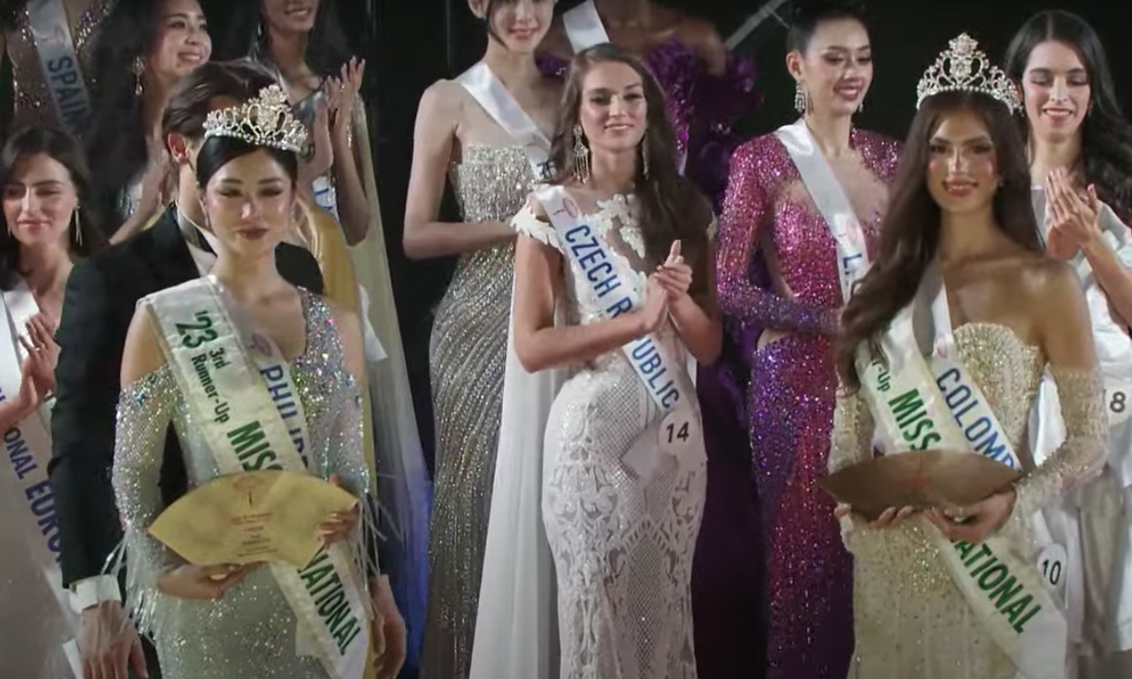 Các người đẹp giành các ngôi vị Á hậu trong đêm chung kết. Các người đẹp giành các ngôi vị Á hậu trong đêm chung kết.