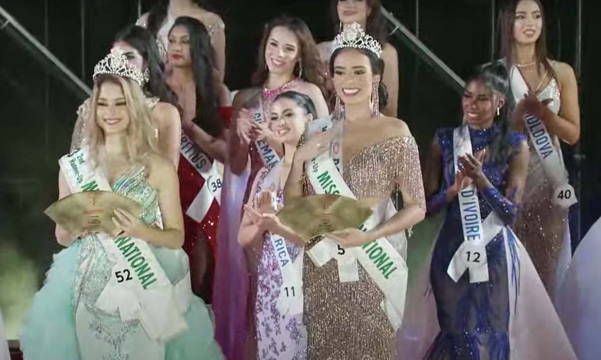 Các người đẹp giành các ngôi vị Á hậu trong đêm chung kết. Các người đẹp giành các ngôi vị Á hậu trong đêm chung kết.