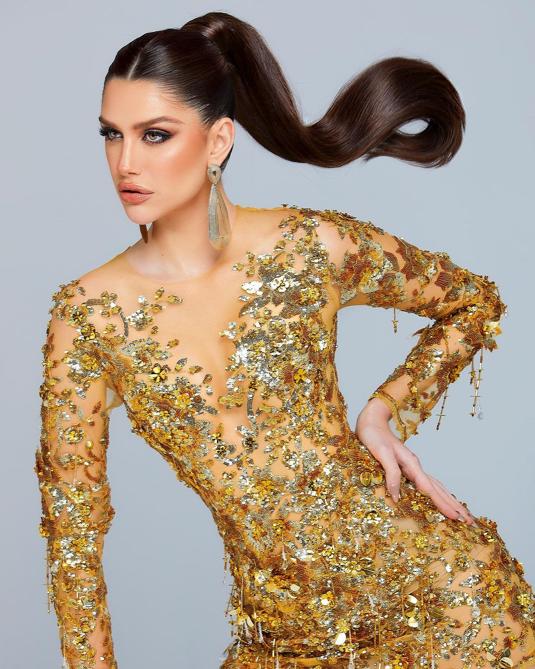 Isabella được đánh giá là một trong những hoa hậu đương nhiệm nổi bật. Cô đã đi công tác qua nhiều quốc gia trong nhiệm kỳ, được đông đảo fan sắc đẹp yêu mến.