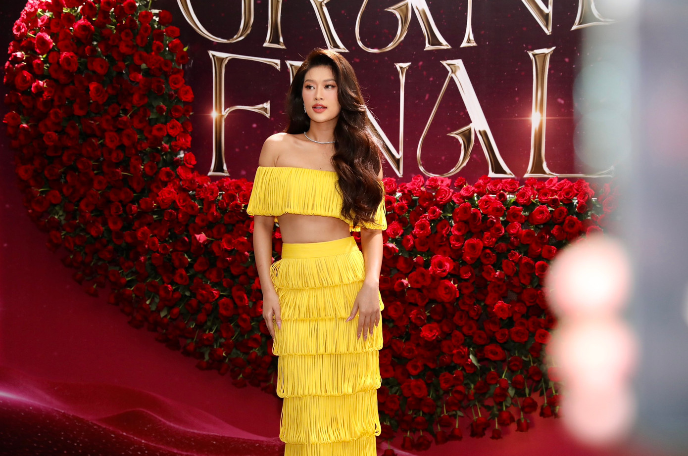 Hoa hậu Thiên Ân diện váy vàng khoe eo trên thảm đỏ. Hoa hậu Thiên Ân diện váy vàng khoe eo trên thảm đỏ.