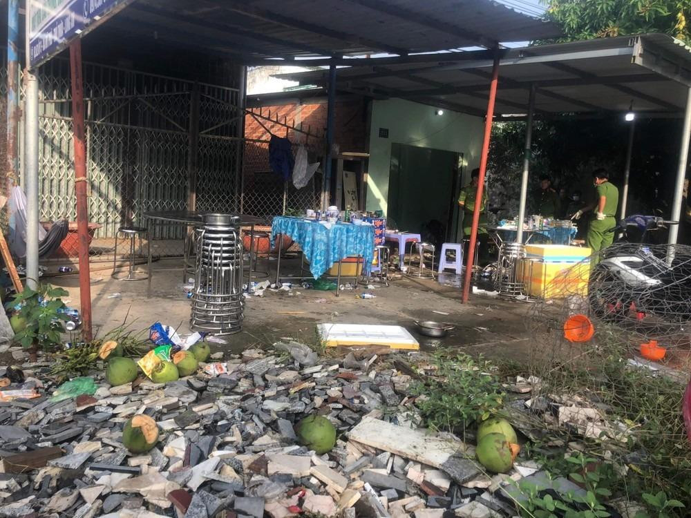 Cơ quan điều tra khám nghiệm hiện trường vụ việc.