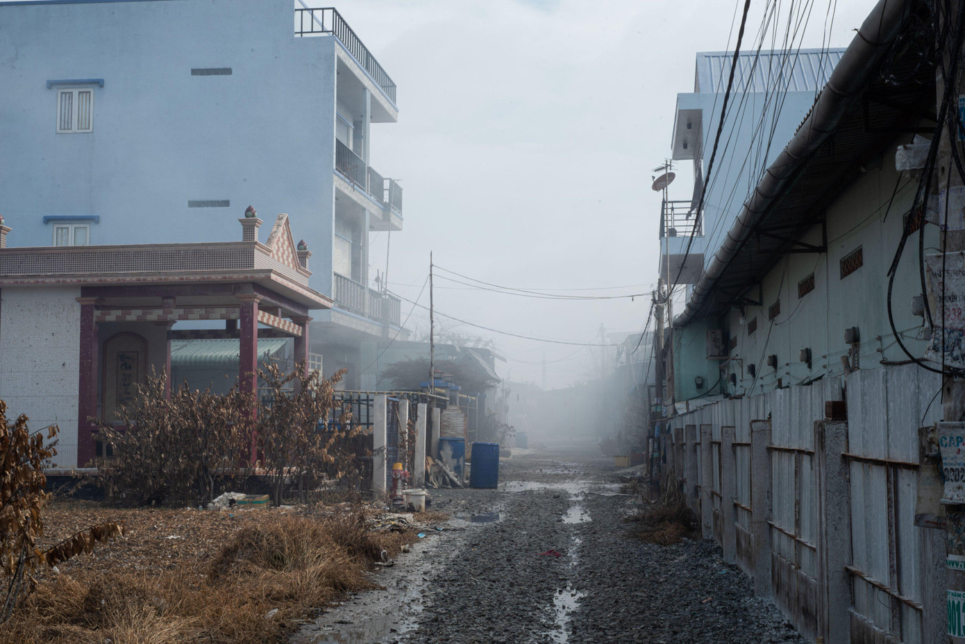 Vụ cháy gây ô nhiễm cho khu dân cư lân cận.