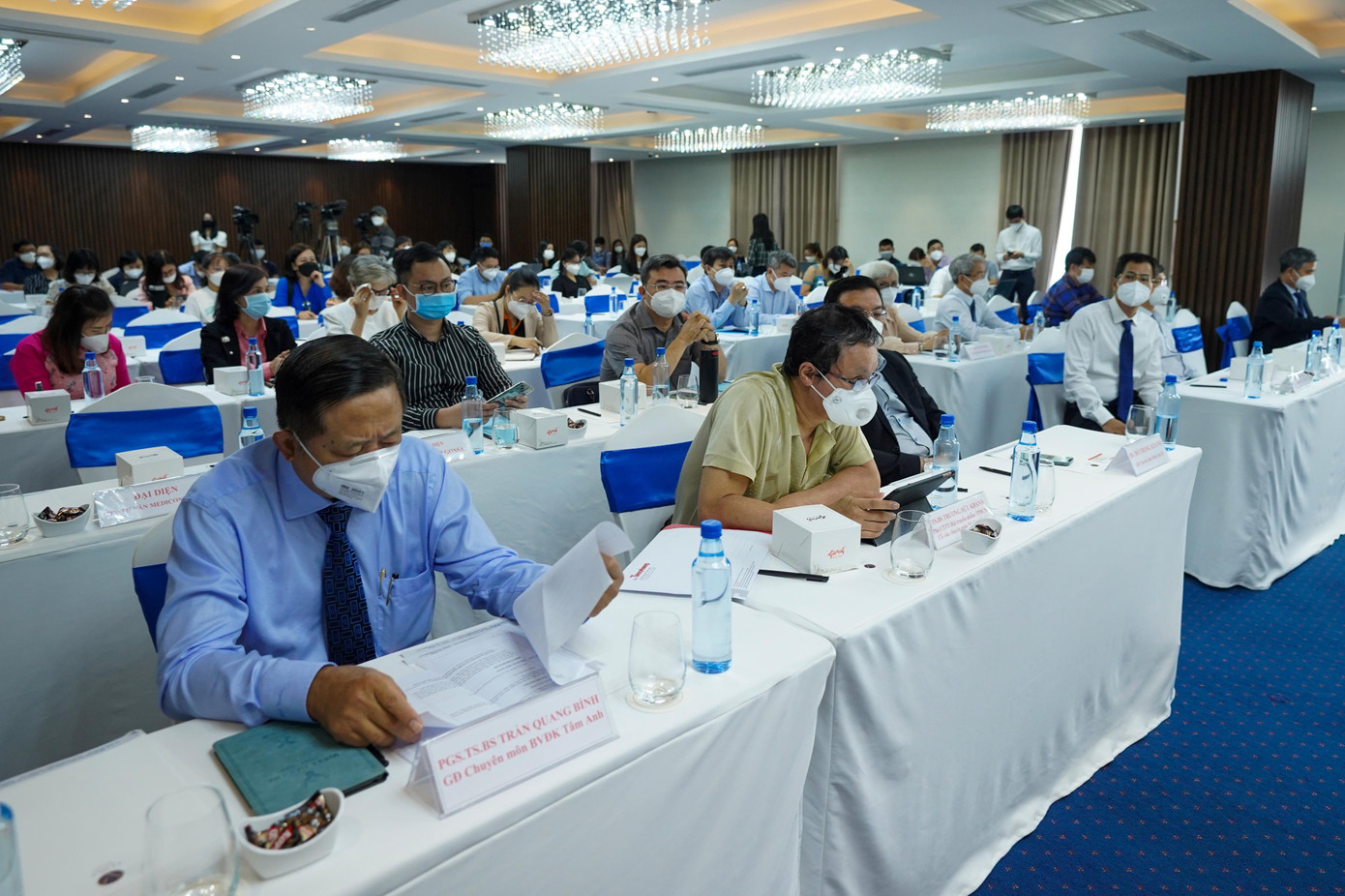 Các đại biểu tham dự Hội thảo BẢO VỆ SỨC KHỎE, THÍCH ỨNG AN TOÀN VỚI DỊCH COVID-19 tại đầu cầu Thành phố Hồ Chí Minh Các đại biểu tham dự Hội thảo BẢO VỆ SỨC KHỎE, THÍCH ỨNG AN TOÀN VỚI DỊCH COVID-19 tại đầu cầu Thành phố Hồ Chí Minh