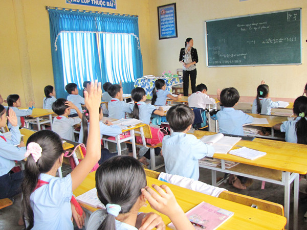 Lớp học của học sinh dân tộc nội trú ở Mô Ray