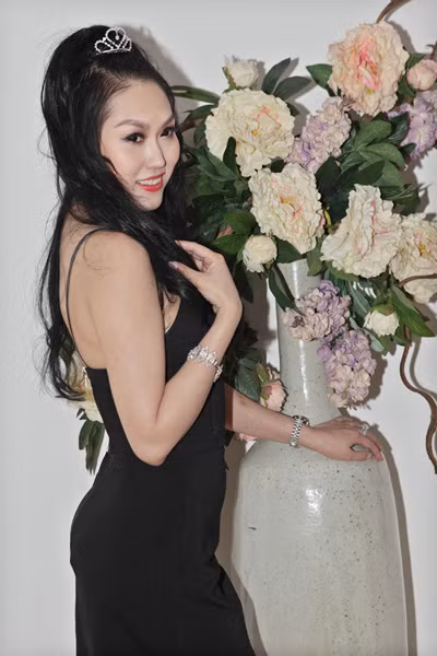 Gần đây, Phi Thanh Vân tập trung kinh doanh mỹ phẩm nên ít xuất hiện tại các sự kiện. Sau lần tắm trắng ồn ào trị giá hàng tỷ đồng, Phi Thanh Vân đã sở hữu làn da như mơ ước