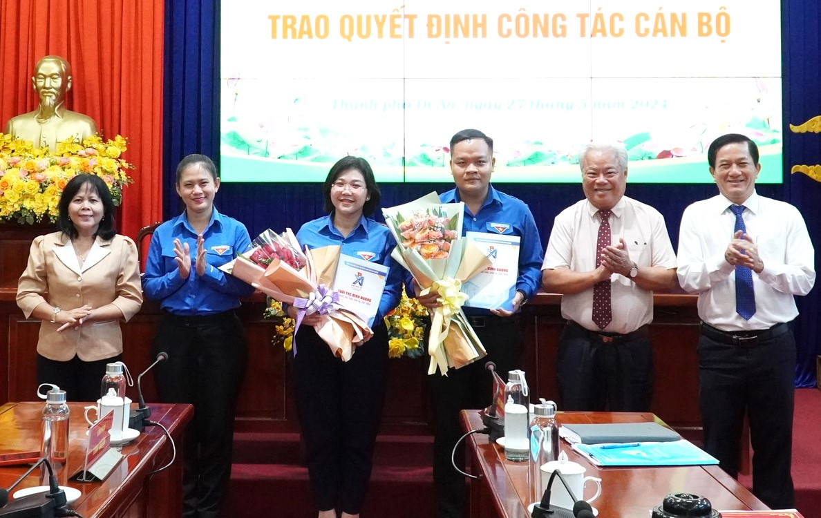 Tỉnh Đoàn Bình Dương cử đi đào tạo hai cán bộ đến thành phố Dĩ An