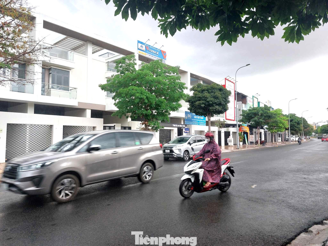 Cơn mưa đổ xuống chưa đầy 2 phút tại thành phố Thủ Dầu Một (Bình Dương)