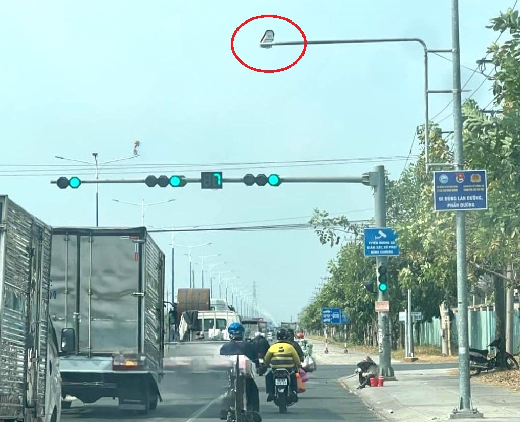 Camera giám sát trên đường Điện Biên Phủ Camera giám sát trên đường Điện Biên Phủ