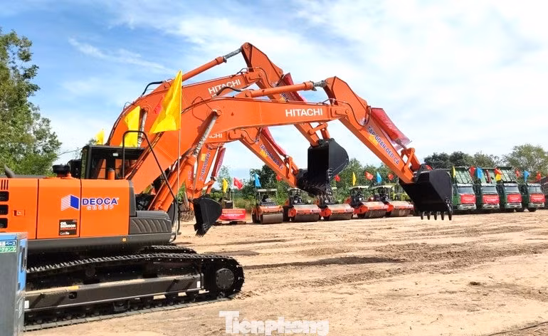 Đến tháng 11/2023, dự án được tái thi công trở lại. Việc khởi động lại dự án giúp hoàn thành các hạng mục đang thi công dở dang, góp phần nối tuyến đường đi qua trục Đông Nam bộ, kết nối Tây Nguyên và các tỉnh Đồng bằng Sông Cửu Long.
