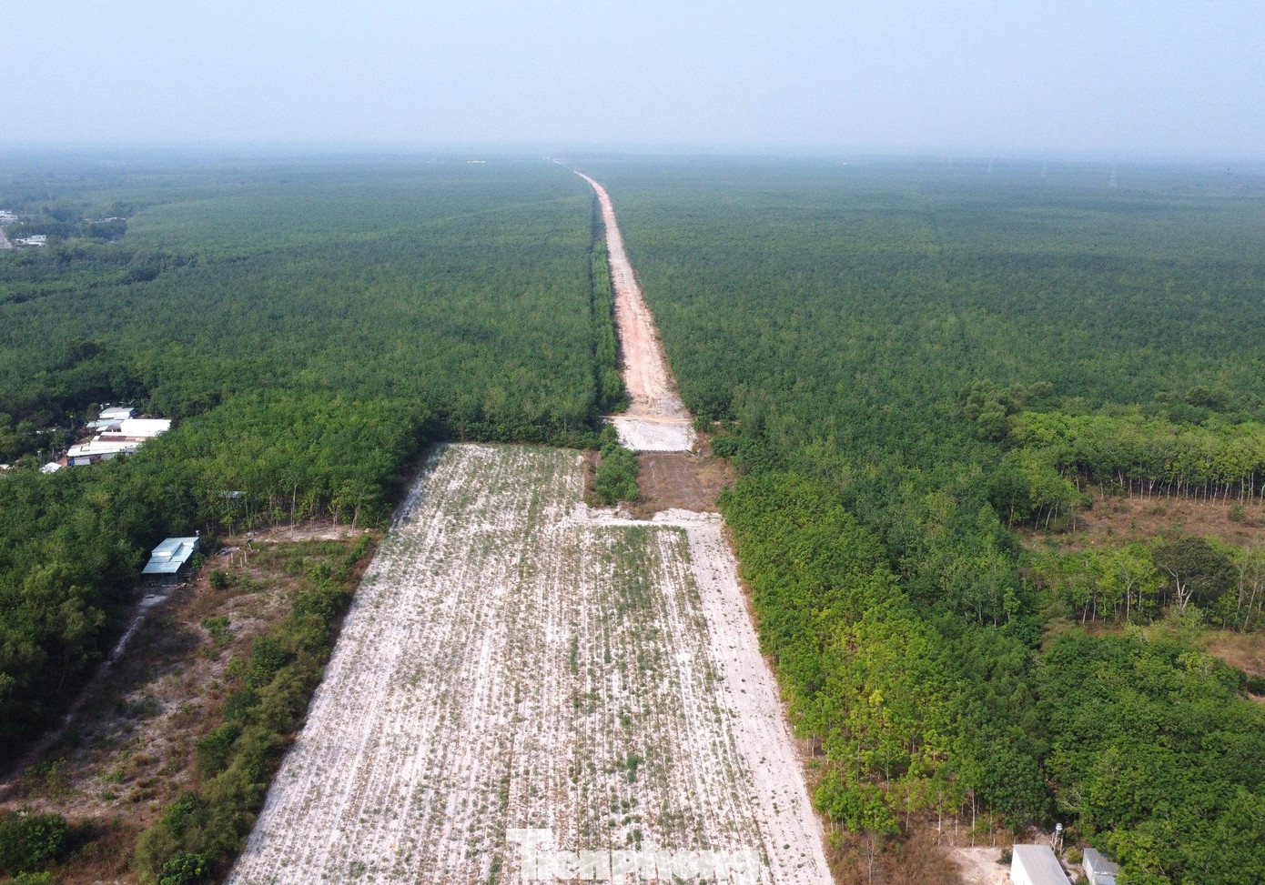 Dự án xây dựng đường Hồ Chí Minh đoạn Chơn Thành - Đức Hòa khi hoàn thành sẽ mở ra không gian kết nối ở phía Bắc tỉnh Bình Dương với các tỉnh Tây Nguyên và các tỉnh Đồng Bằng Sông Cửu Long, tạo ra không gian để phát triển đô thị và dịch vụ ở phía Bắc tỉnh Bình Dương.