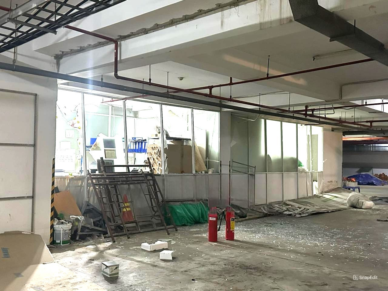 Hiện trường vụ nổ dưới hầm chung cư Hiện trường vụ nổ dưới hầm chung cư