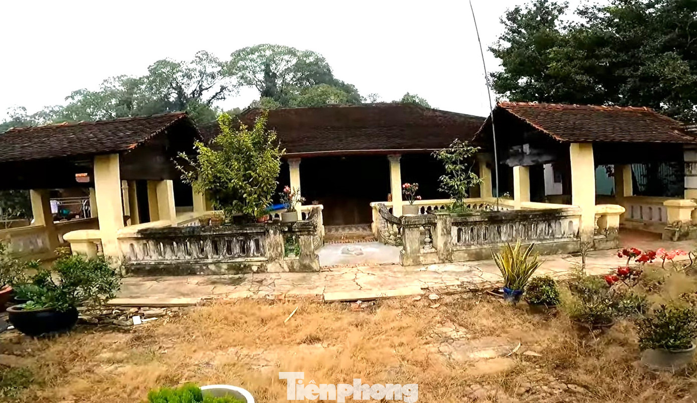 Nhà cổ Nguyễn Tri Quan tại khu phố 1 (phường Tân An, TP Thủ Dầu Một), xây dựng năm 1890. Nét kiến trúc chữ Khẩu, gồm có 4 căn: nhà thờ, nhà khách nằm song song nhau hướng quay về phía Đông Nam cách nhau một khoảng sân nhỏ; nối nhà khách và nhà thờ là hai căn nhà ngang. Nhà cổ Nguyễn Tri Quan tại khu phố 1 (phường Tân An, TP Thủ Dầu Một), xây dựng năm 1890. Nét kiến trúc chữ Khẩu, gồm có 4 căn: nhà thờ, nhà khách nằm song song nhau hướng quay về phía Đông Nam cách nhau một khoảng sân nhỏ; nối nhà khách và nhà thờ là hai căn nhà ngang.