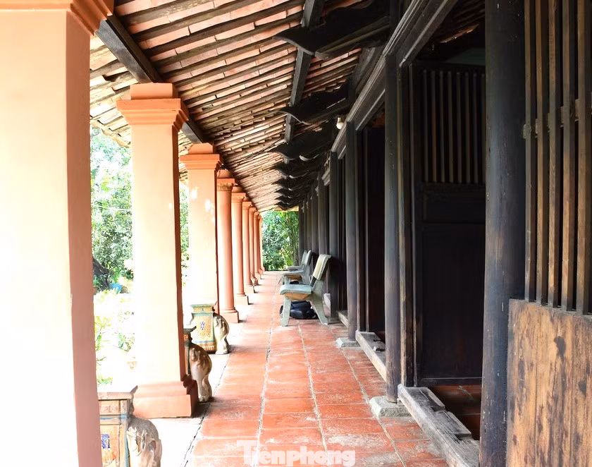 Bên ngoài nhà cổ Đỗ Cao Thứa Bên ngoài nhà cổ Đỗ Cao Thứa