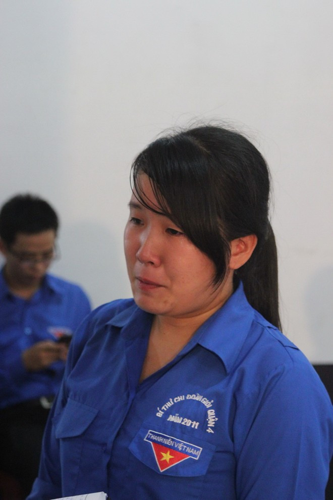  Một bạn trẻ bật khóc khi phát biểu cảm tưởng về sự ra đi của Đại tướng 