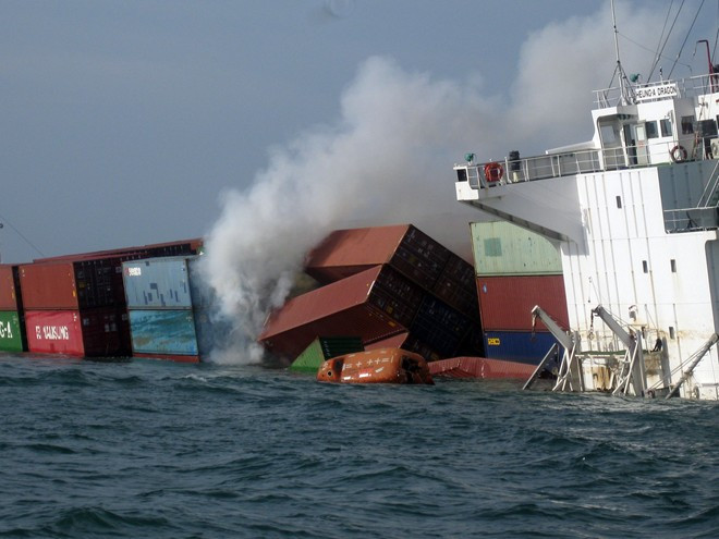 Vụ hỏa hoạn nhìn từ phía đuôi tàu