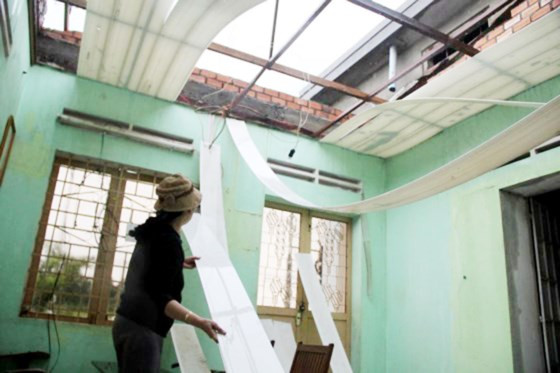 Mưa đá kèm lốc xoáy thổi bay hơn 40 mái nhà ở Lâm Đồng ảnh 1