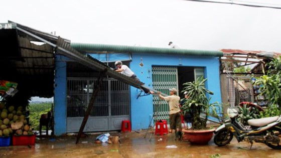 Mưa đá kèm lốc xoáy thổi bay hơn 40 mái nhà ở Lâm Đồng ảnh 2