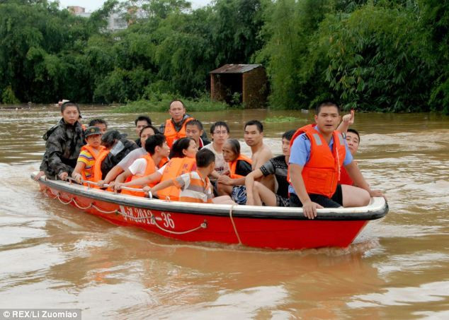 Công tác cứu trợ cho người dân vùng lũ ở Trung Quốc đang được tăng cường 