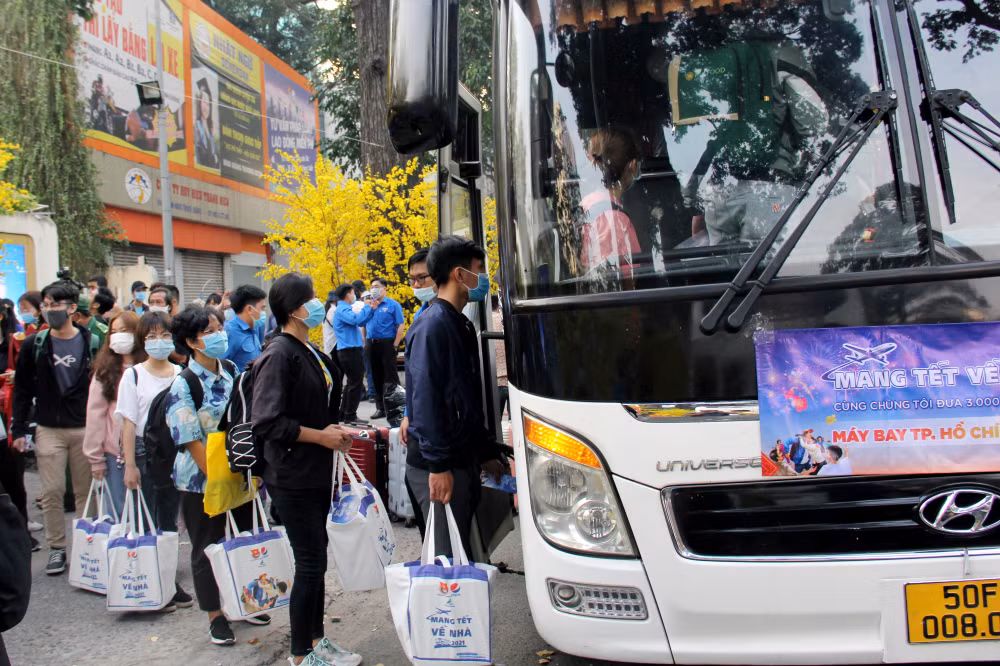 Được triển khai từ Tết 2021, đến nay chương trình “Mang Tết về nhà” đã giúp hàng chục nghìn người con xa quê trở về sum vầy bên gia đình trong dịp năm mới.