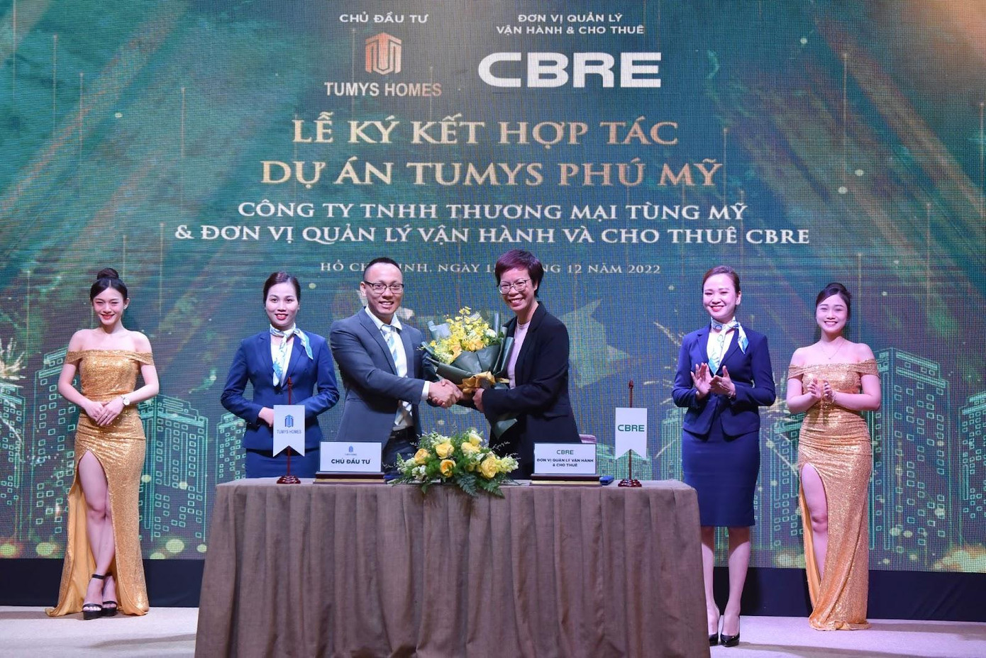 CĐT Tùng Mỹ ký kết với Đơn vị quản lý vận hành CBRE (Ảnh: Dat Xanh Premium)