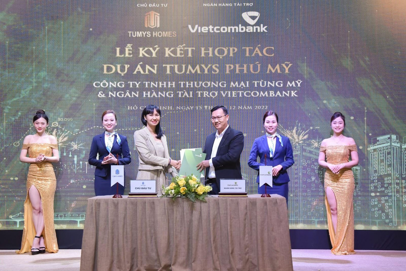 CĐT Tùng Mỹ ký kết với Ngân hàng Vietcombank (Ảnh: Dat Xanh Premium)