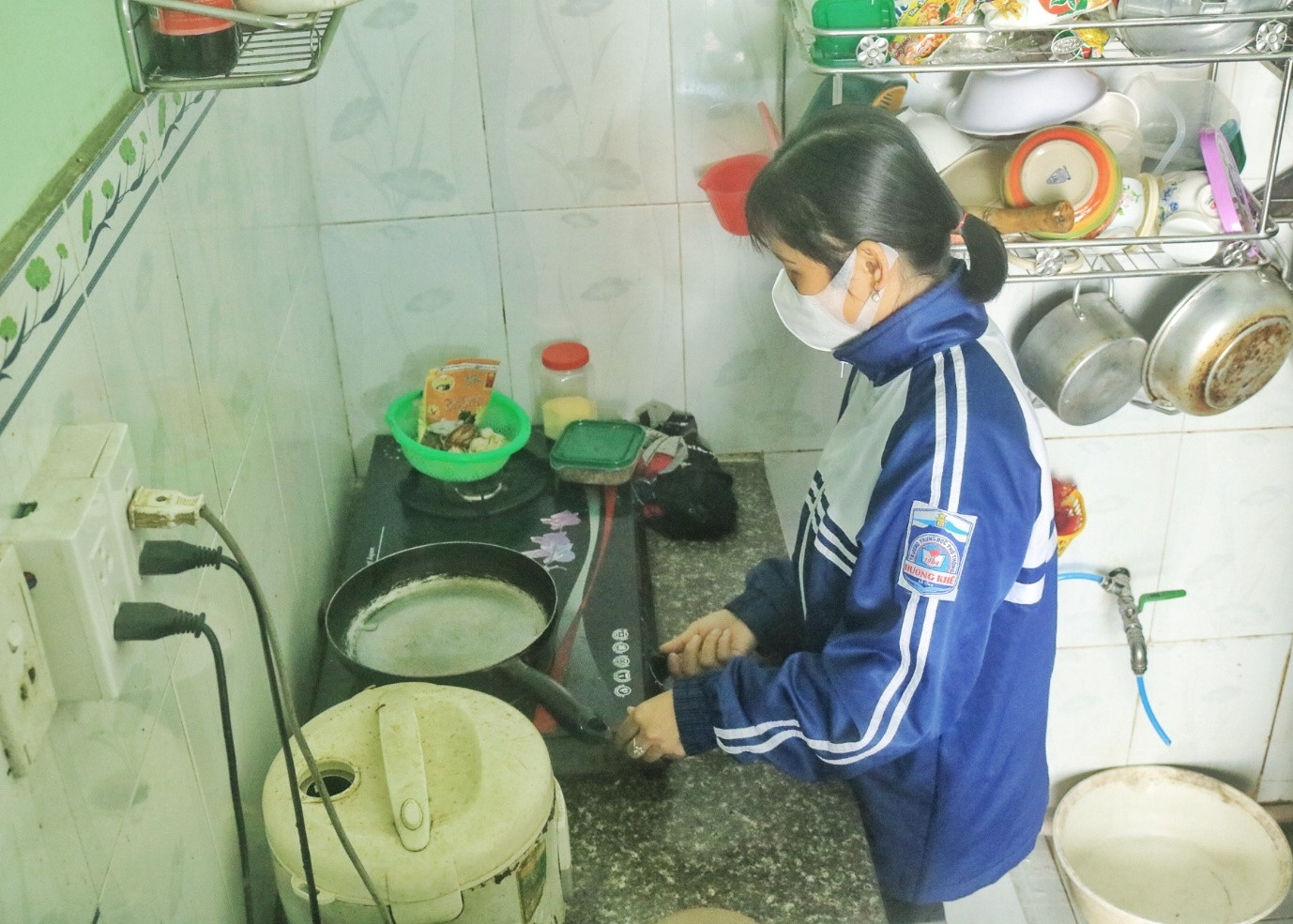 Vì hoàn cảnh, nhiều năm qua chị Oanh và gia đình chưa thể về quê đón tết Vì hoàn cảnh, nhiều năm qua chị Oanh và gia đình chưa thể về quê đón tết