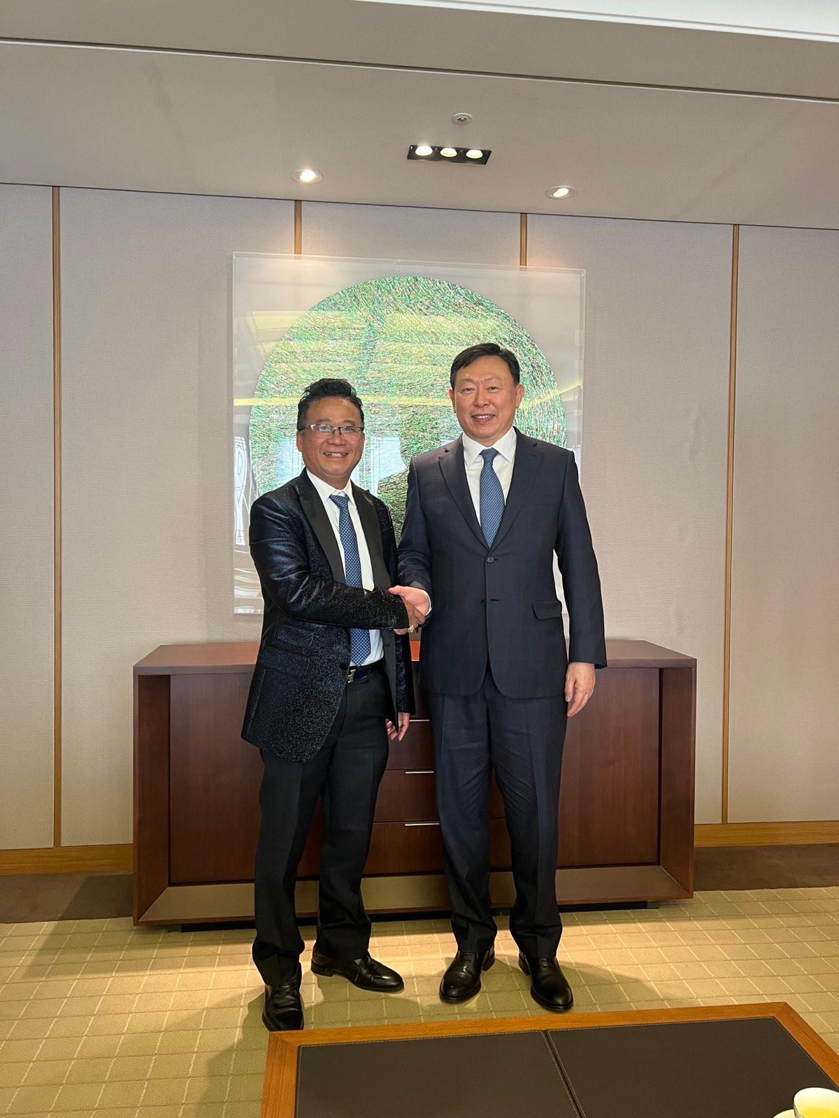 Chủ tịch KBC Đặng Thành Tâm và Chủ tịch Lotte Shin Dong - Bin Chủ tịch KBC Đặng Thành Tâm và Chủ tịch Lotte Shin Dong - Bin