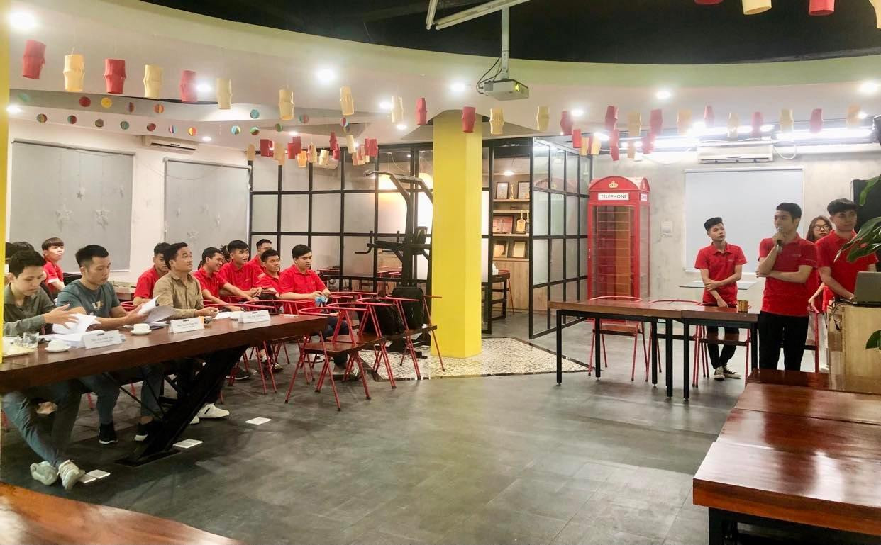 Buổi bảo vệ đồ án của học viên Aptech dưới sự hướng dẫn của giảng viên Ngô Vĩnh Toàn Buổi bảo vệ đồ án của học viên Aptech dưới sự hướng dẫn của giảng viên Ngô Vĩnh Toàn