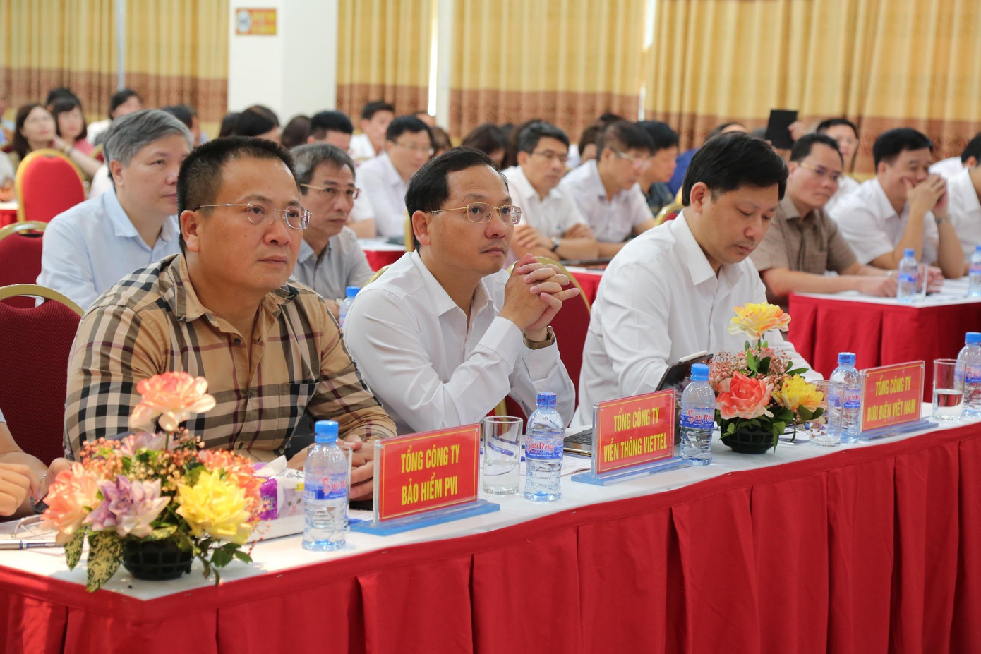 Ông Phạm Anh Đức - Tổng Giám đốc Bảo hiểm PVI ( thứ nhất từ trái sang) tham dự Hội nghị Ông Phạm Anh Đức - Tổng Giám đốc Bảo hiểm PVI ( thứ nhất từ trái sang) tham dự Hội nghị