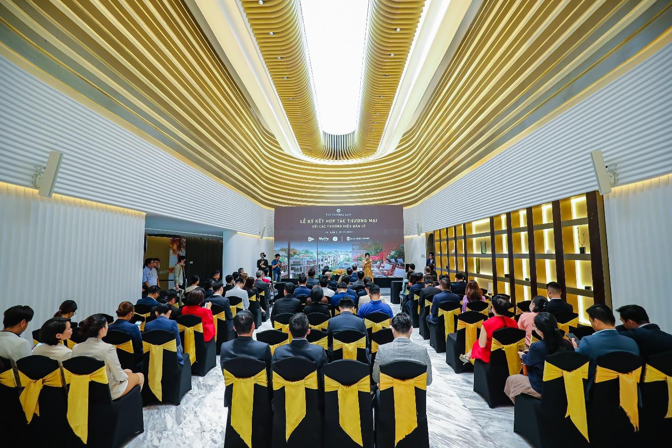 Lễ ký kết diễn ra ngay sau sự kiện khai trương Sales Gallery kiêm Lifestyle hub lớn nhất Việt Nam tại The Global City