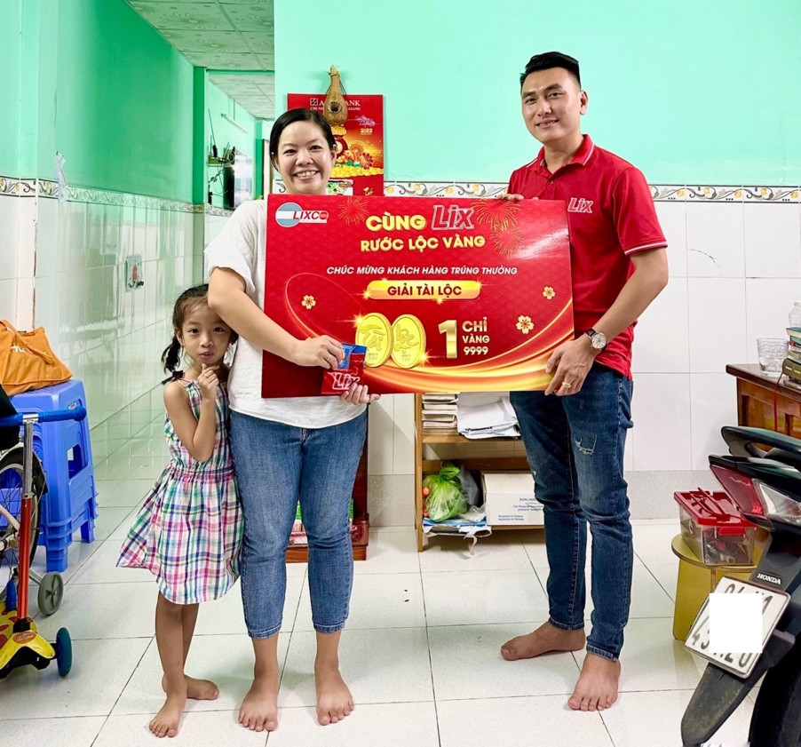 Chị Lê Thị Triều Giang nhận giải Tài lộc trong chương trình khuyến mại của LIX. Ảnh: NVCC Chị Lê Thị Triều Giang nhận giải Tài lộc trong chương trình khuyến mại của LIX. Ảnh: NVCC