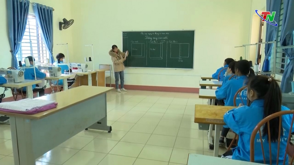 Nhiều chính sách hỗ trợ đào tạo nghề, tạo sinh kế cho người khuyết tật đã giúp họ ổn định cuộc sống.