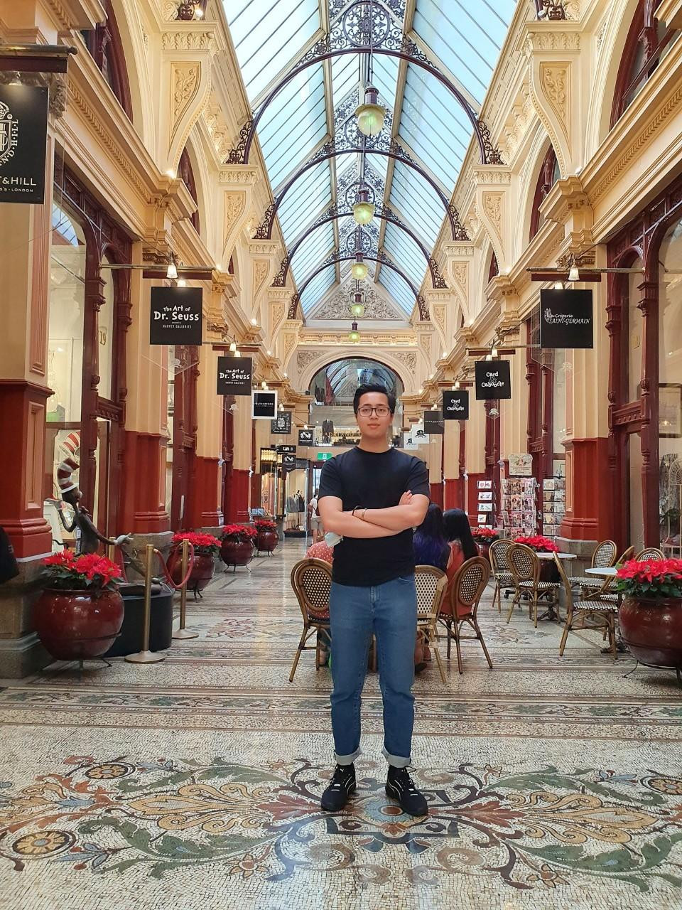 Thầy giáo Hồ Tấn Lân trong thời gian du học tại Úc Thầy giáo Hồ Tấn Lân trong thời gian du học tại Úc