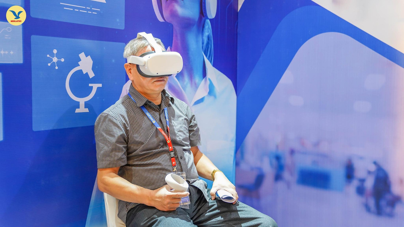 Bác sỹ tham dự hội nghị “mục sở thị” Trung tâm Xét nghiệm MEDLATEC qua lăng kính thực tế ảo Bác sỹ tham dự hội nghị “mục sở thị” Trung tâm Xét nghiệm MEDLATEC qua lăng kính thực tế ảo