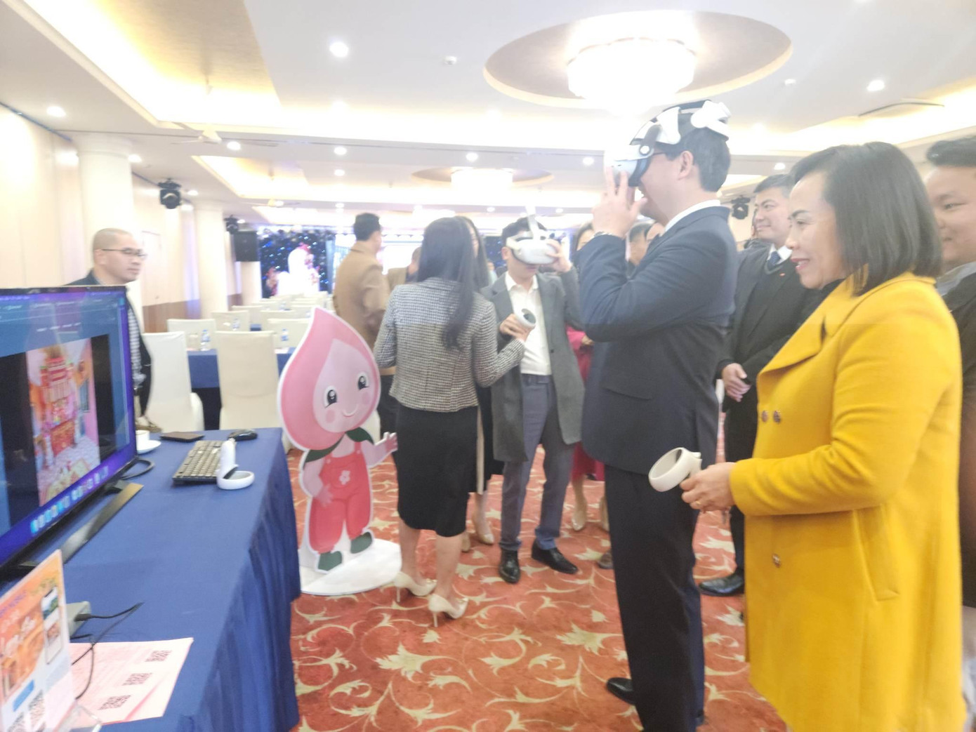 Trải nghiệm tính năng du lịch thông minh -Ảnh: Duy Chiến Trải nghiệm tính năng du lịch thông minh -Ảnh: Duy Chiến