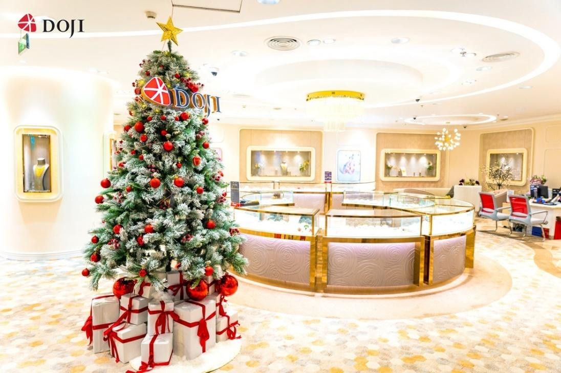 Dù đứng ở bất cứ địa điểm nào tại DOJI, bạn cũng có thể chụp được bức hình Noel thật đẹp Dù đứng ở bất cứ địa điểm nào tại DOJI, bạn cũng có thể chụp được bức hình Noel thật đẹp