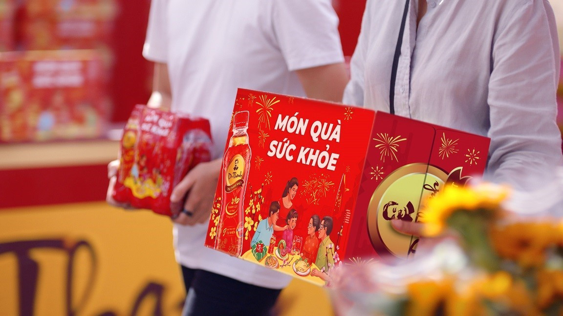 Trao tặng món quà sức khỏe cho cha mẹ đang được người trẻ lựa chọn thành xu hướng trong thời gian gần đây.