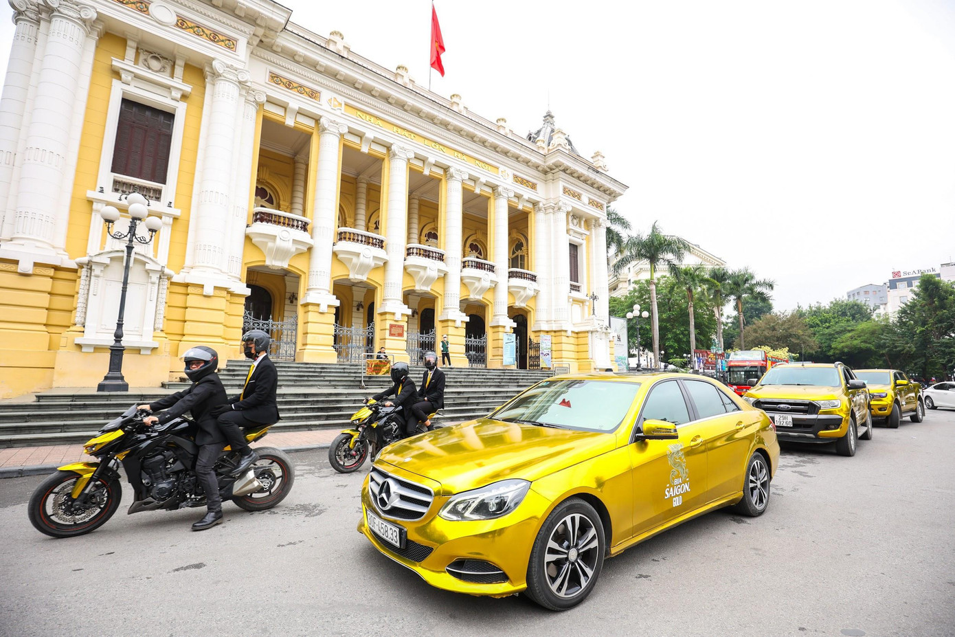 Đoàn xe vàng sang trọng của Bia Saigon Gold trở thành đề tài bàn luận sôi nổi trên cộng đồng mạng