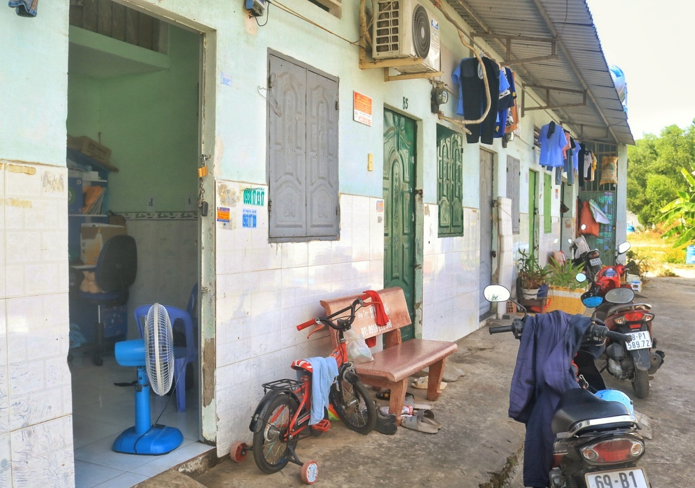 Dãy trọ nhỏ nơi chị Oanh sinh sống nhiều năm nay Dãy trọ nhỏ nơi chị Oanh sinh sống nhiều năm nay