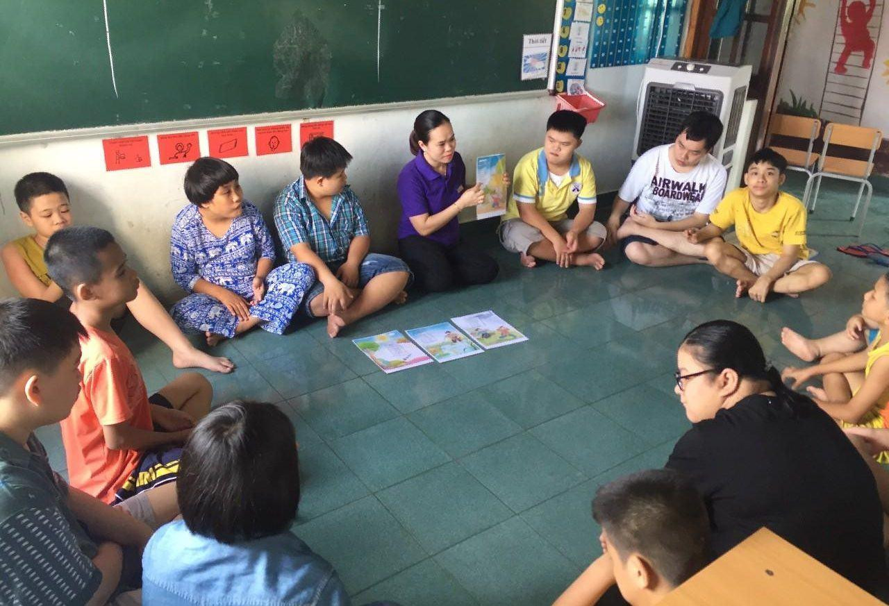 Trợ giúp trẻ em khuyết tật tiếp cận dịch vụ giáo dục tại cộng đồng