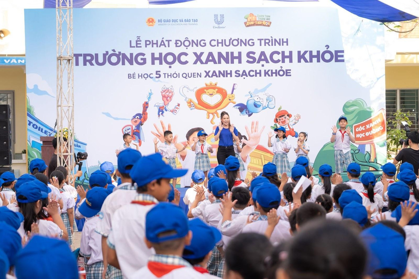 Vim và Unilever Việt Nam đã cải thiện được 1,200 nhà vệ sinh học đường