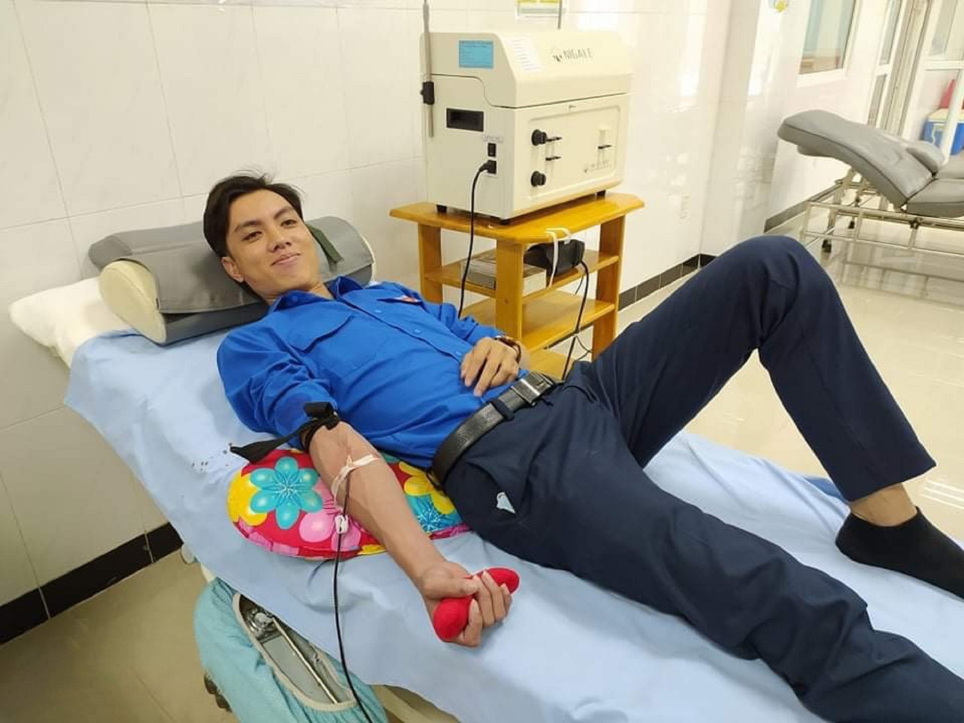 Anh Lê Hồng Thái trong một lần hiến máu