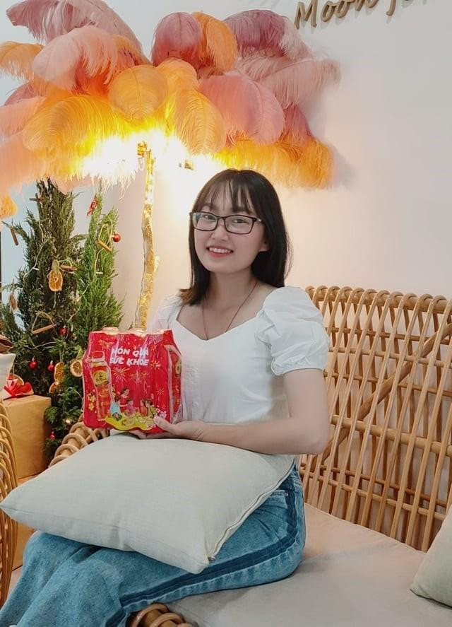 Người trẻ đang tìm đến các thức uống tốt cho sức khỏe như Trà Dr Thanh để thanh nhiệt cơ thể khỏi “sức nóng” dịp cuối năm