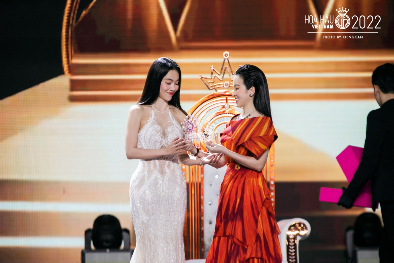 Là người thầm lặng gửi trao những tuyệt tác tôn vinh phái đẹp, “Bà hoàng ngọc trai” Bùi Thị Mỹ Cảnh kỳ vọng những người phụ nữ hiện đại có thể tự tin theo đuổi ước mơ, không ngừng học hỏi và đóng góp cho xã hội