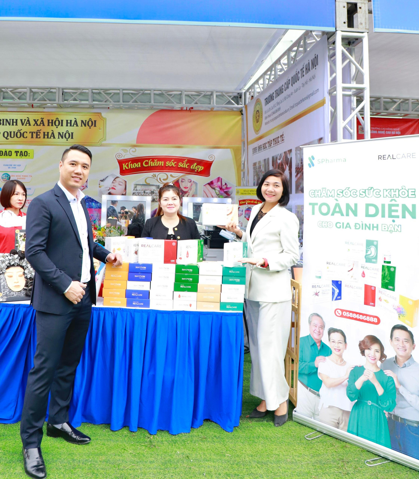 Một số nhãn hàng, doanh nghiệp đồng hành tham dự cũng tìm kiếm nguồn nhân sự cho doanh nghiệp của mình