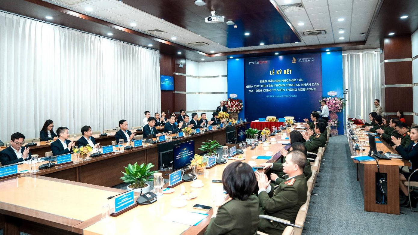 Toàn cảnh buổi lễ ký kết biên bản ghi nhớ hợp tác MobiFone – Cục Truyền thông CAND